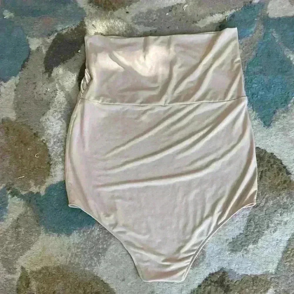 Strapless, criss cross top body suit - Picture 4 of 4